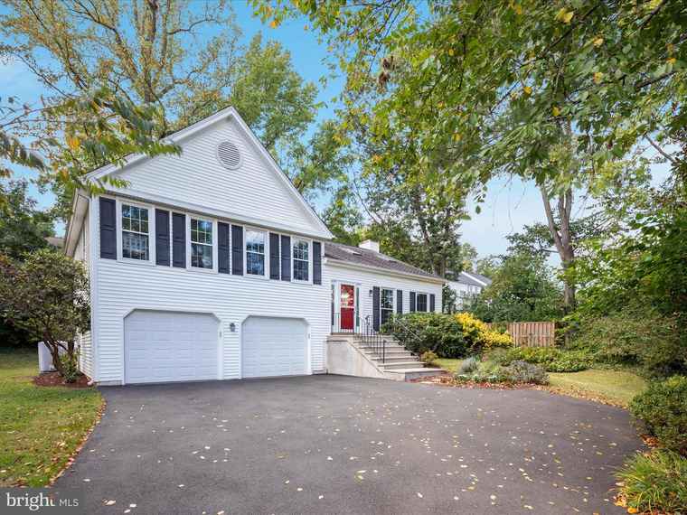 Photo of 5813 Stone Ridge Dr Centreville, VA 20120