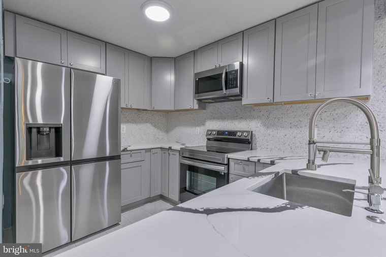 Photo of 623 Center St #101 Herndon, VA 20170