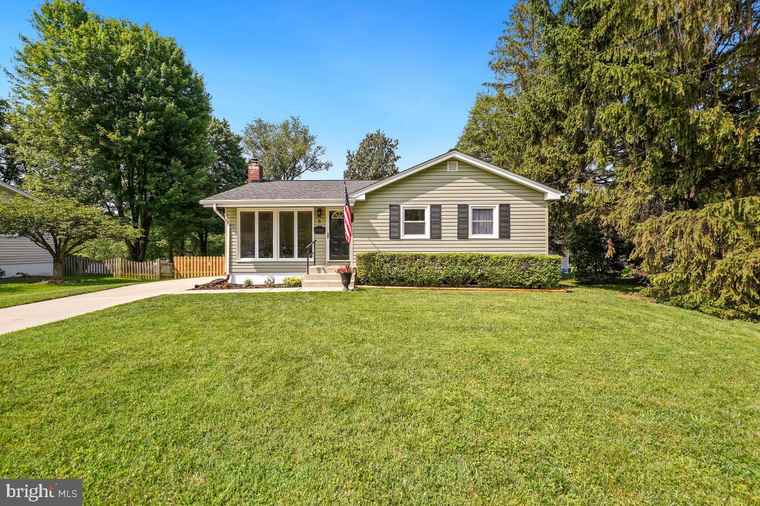 Photo of 2 Wesley Ct Rockville, MD 20850