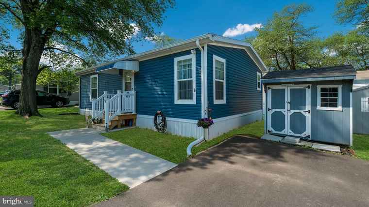 Photo of 9 East Circle Dr Doylestown, PA 18901