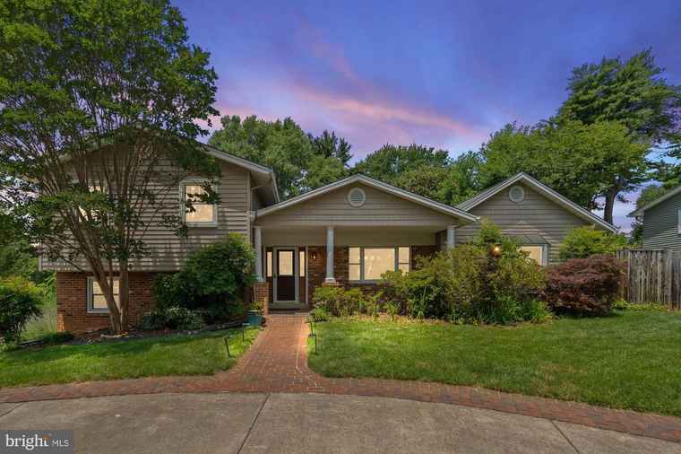 Photo of 9750 Vale Rd NW Vienna, VA 22181
