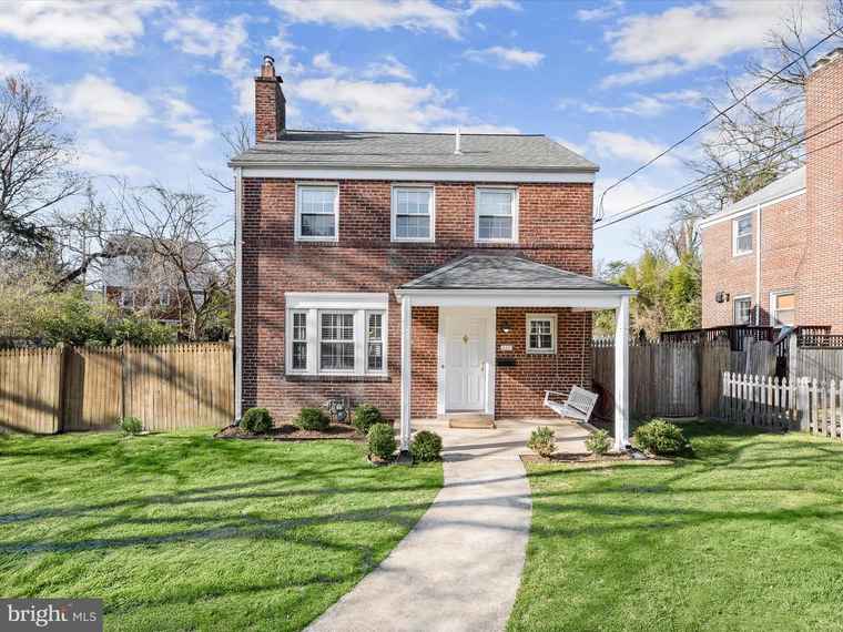 Photo of 1103 Larch Ave Takoma Park, MD 20912