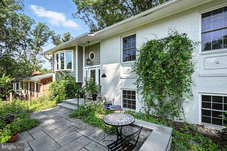 Photo of 4835 9th St S Arlington, VA 22204