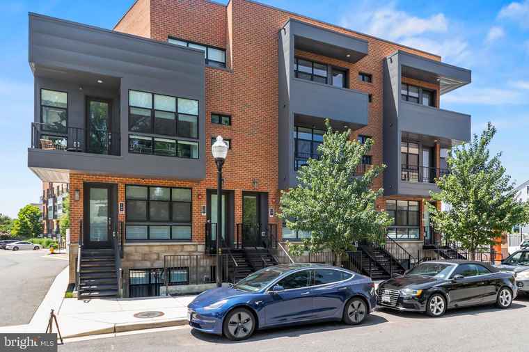 Photo of 1102 South Highland St #3 Arlington, VA 22204
