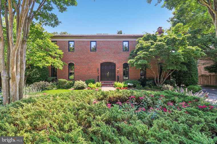 Photo of 3233 Ellicott St NW Washington, DC 20008