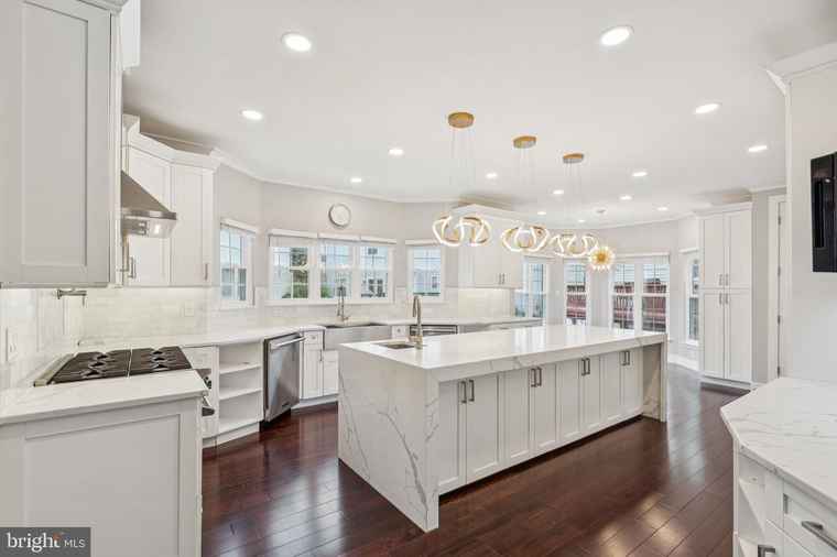 Photo of 6287 Willowfield Way Springfield, VA 22150