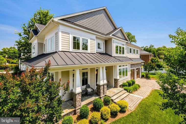 Photo of 300 Jade Ct NW Vienna, VA 22180