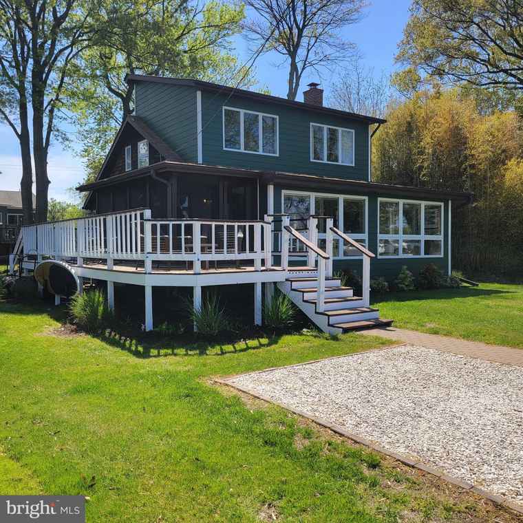 Photo of 3734 1st Ave Edgewater, MD 21037