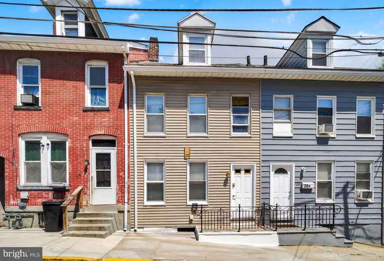 Photo of 22 N Warren St Easton, PA 18042