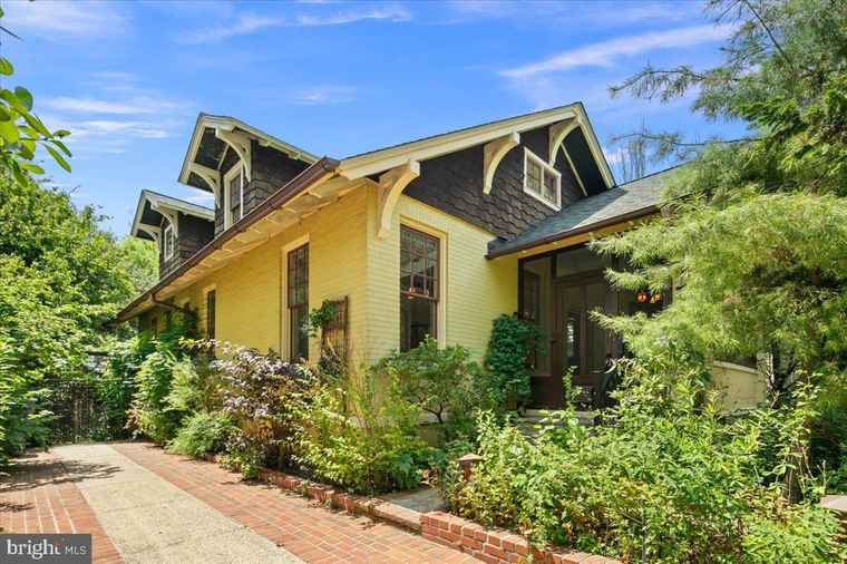 Photo of 14 W Rosemont Ave Alexandria, VA 22301