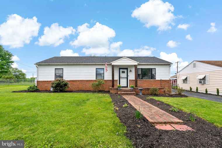 Photo of 620 State Cir Martinsburg, WV 25401