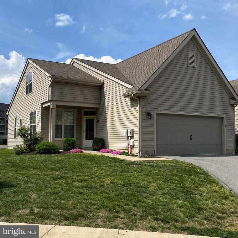 Photo of 19 Fountainview Dr Newark, DE 19713