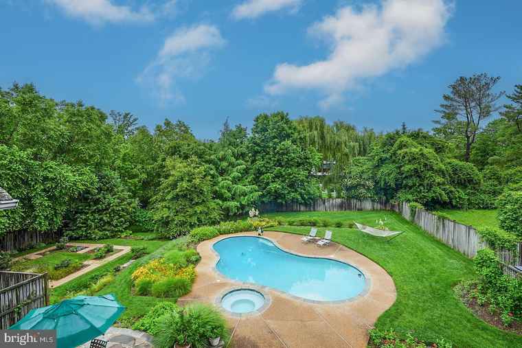 Photo of 3917 Fessenden St NW Washington, DC 20016