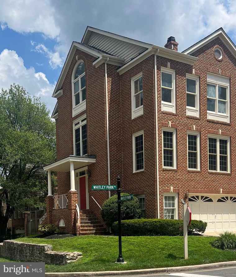 Photo of 9725 Whitley Park Pl Unit TH-6 Bethesda, MD 20814