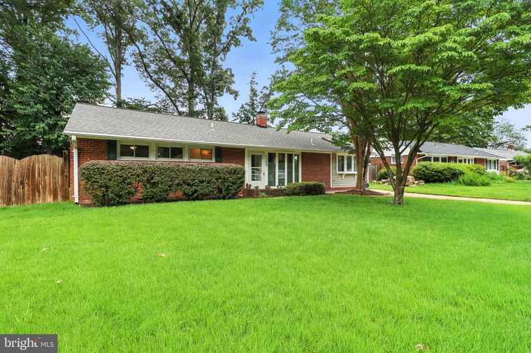 Photo of 7209 Halifax Pl Springfield, VA 22150