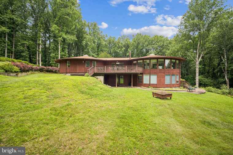 Photo of 9894 Sunnybrook Dr Great Falls, VA 22066