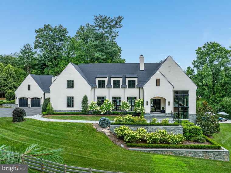 Photo of 1004 Dogue Hill Ln Mclean, VA 22101