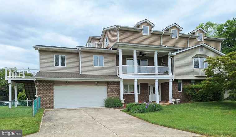 Photo of 839 Shore Dr Edgewater, MD 21037