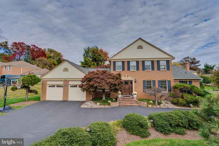 Photo of 5701 Magic Mountain Dr Rockville, MD 20852