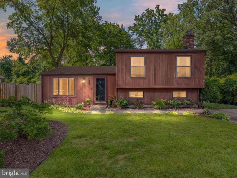 Photo of 285 Laguna Cir Severna Park, MD 21146