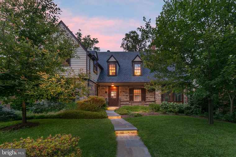 Photo of 1751 Crestwood Dr NW Washington, DC 20011