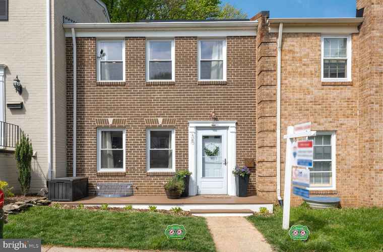 Photo of 35 Gold Kettle Ct Gaithersburg, MD 20878