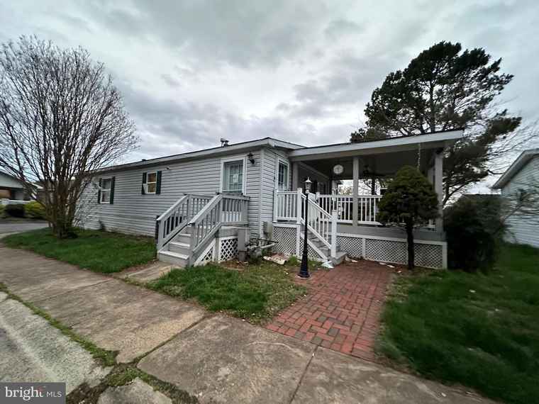 Photo of 14521 Lanica Cir Fairfax, VA 20151