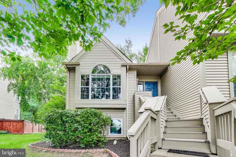 Photo of 6147 Stonepath Cir Centreville, VA 20120