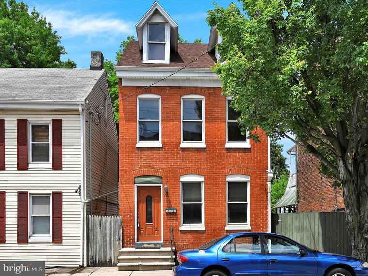 Photo of 871 E Market St York, PA 17403