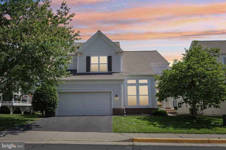 Photo of 13542 Ann Grigsby Cir Centreville, VA 20120
