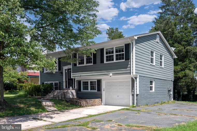 Photo of 5613 Rocky Run Dr Centreville, VA 20120