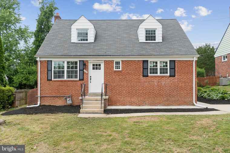 Photo of 13404 Grenoble Dr Rockville, MD 20853