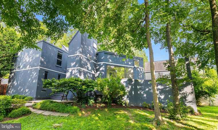 Photo of 6885 Melrose Dr Mclean, VA 22101