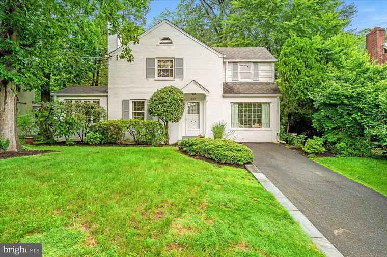 Photo of 6107 Massachusetts Ave Bethesda, MD 20816