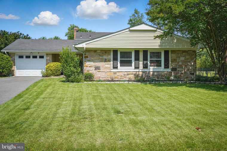 Photo of 2512 Kitmore Ln Bowie, MD 20715