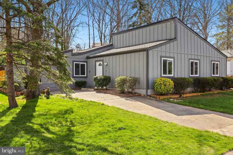 Photo of 12201 Nutmeg Ln Reston, VA 20191