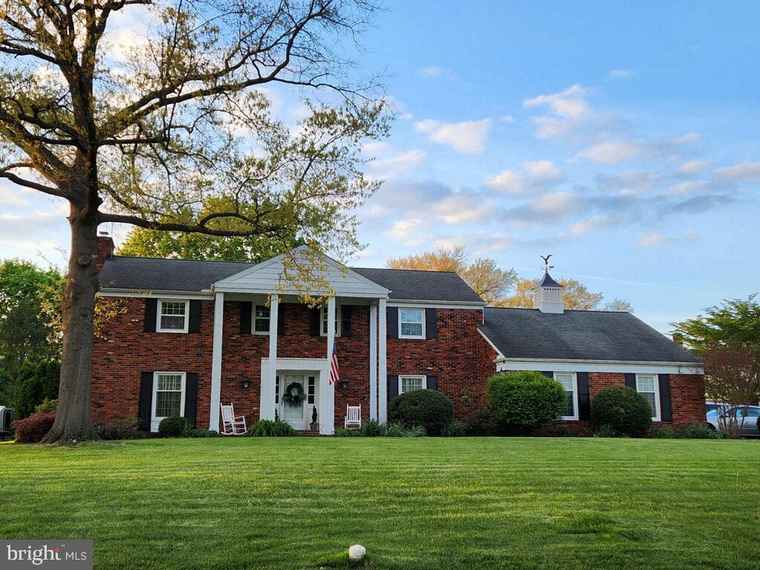 Photo of 1349 Country Club Dr Lancaster, PA 17601
