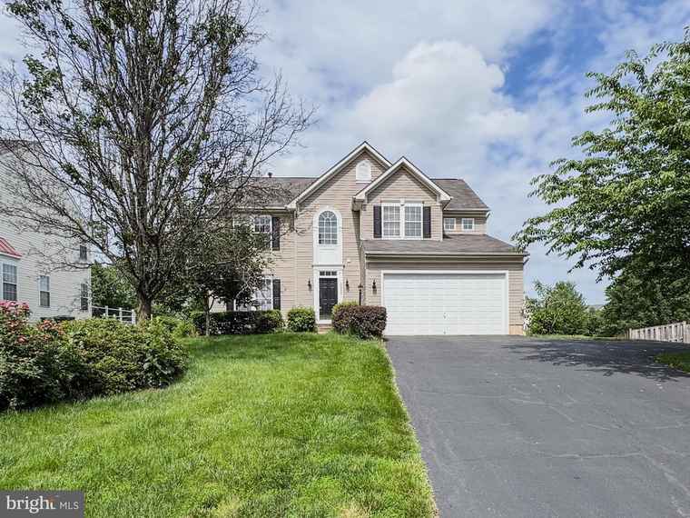 Photo of 10496 Neale Sound Ct Gainesville, VA 20155