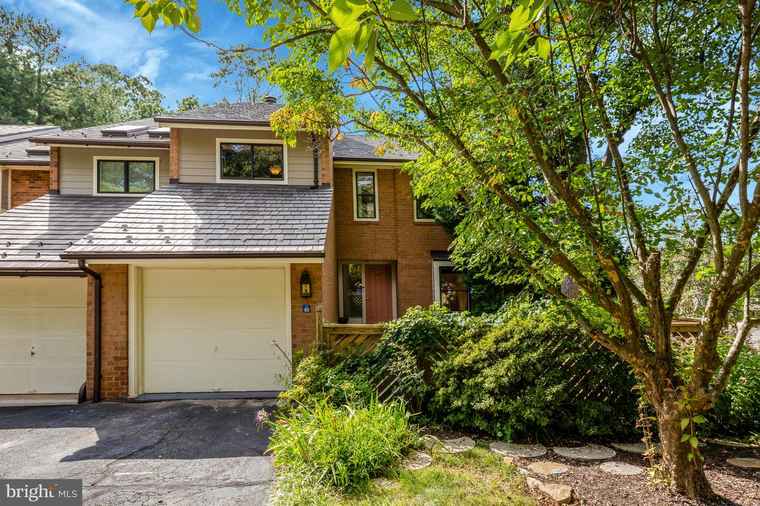 Photo of 11088 Glade Ct Reston, VA 20191