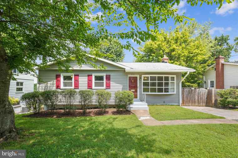 Photo of 1030 Welsh Dr Rockville, MD 20852