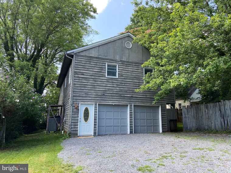Photo of 20 N Calhoun St Warrenton, VA 20186