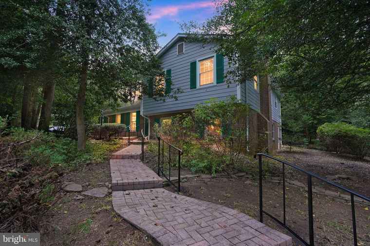 Photo of 2359 Tumbletree Way Reston, VA 20191