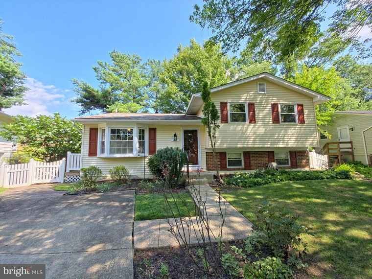 Photo of 202 Hardy Pl Rockville, MD 20852