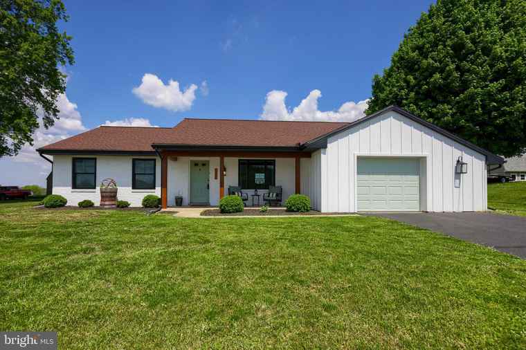 Photo of 1739 Pioneer Rd Lancaster, PA 17602