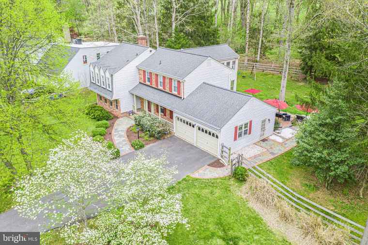 Photo of 16701 George Washington Dr Rockville, MD 20853