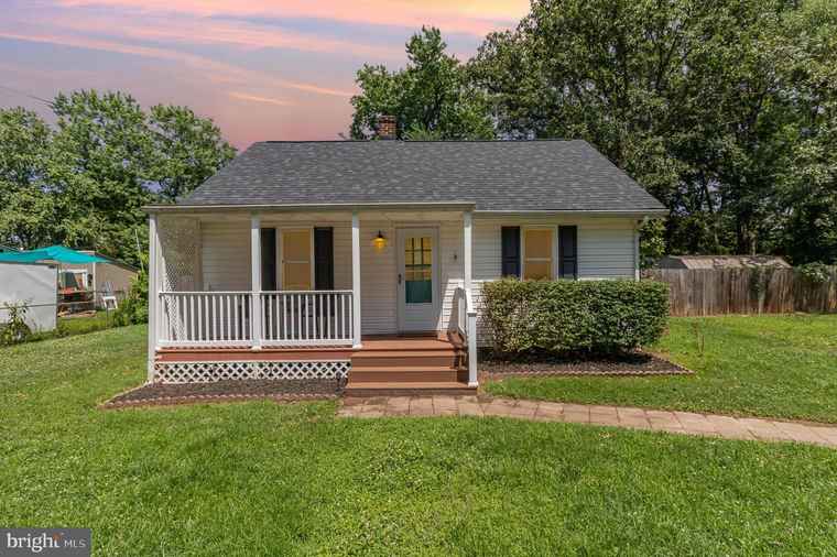 Photo of 2312 Oak St Fredericksburg, VA 22401