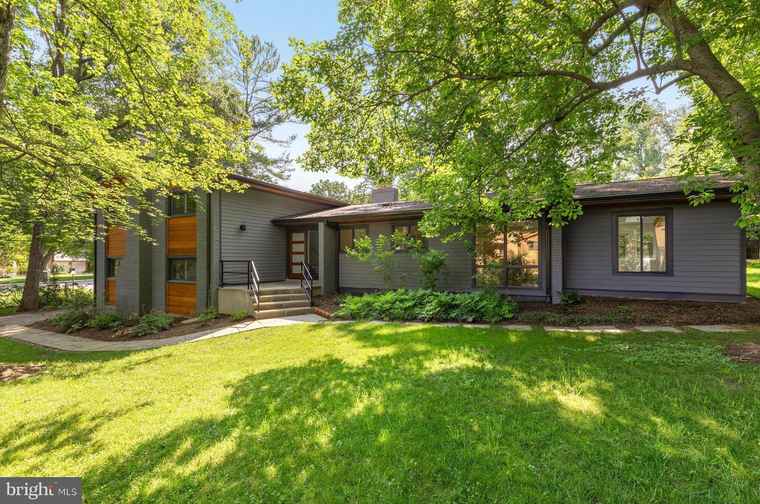 Photo of 11604 Danville Dr Rockville, MD 20852