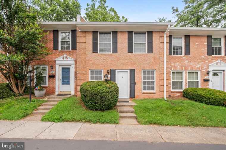 Photo of 211 N Duke Dr Sterling, VA 20164