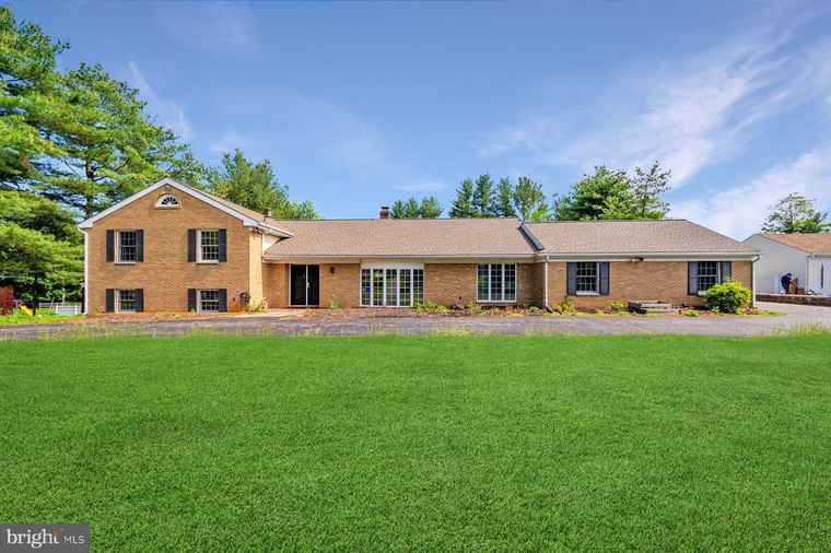 Photo of 3990 View Top Rd Ellicott City, MD 21042
