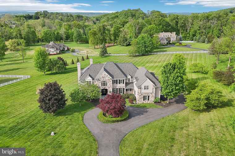 Photo of 2 Autumn Meadow Ln Malvern, PA 19355